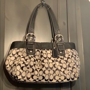 Classic Coach shoulder bag
